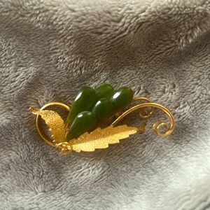 VINTAGE Olive Green and Gold Tone Brooch